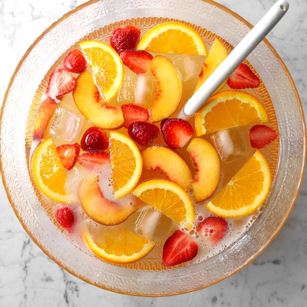 ❄️Recipe here👇🏻☃️ . . . Save this punch recipe for your next