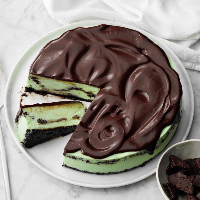 Grasshopper Cookies and Cream Cheesecake