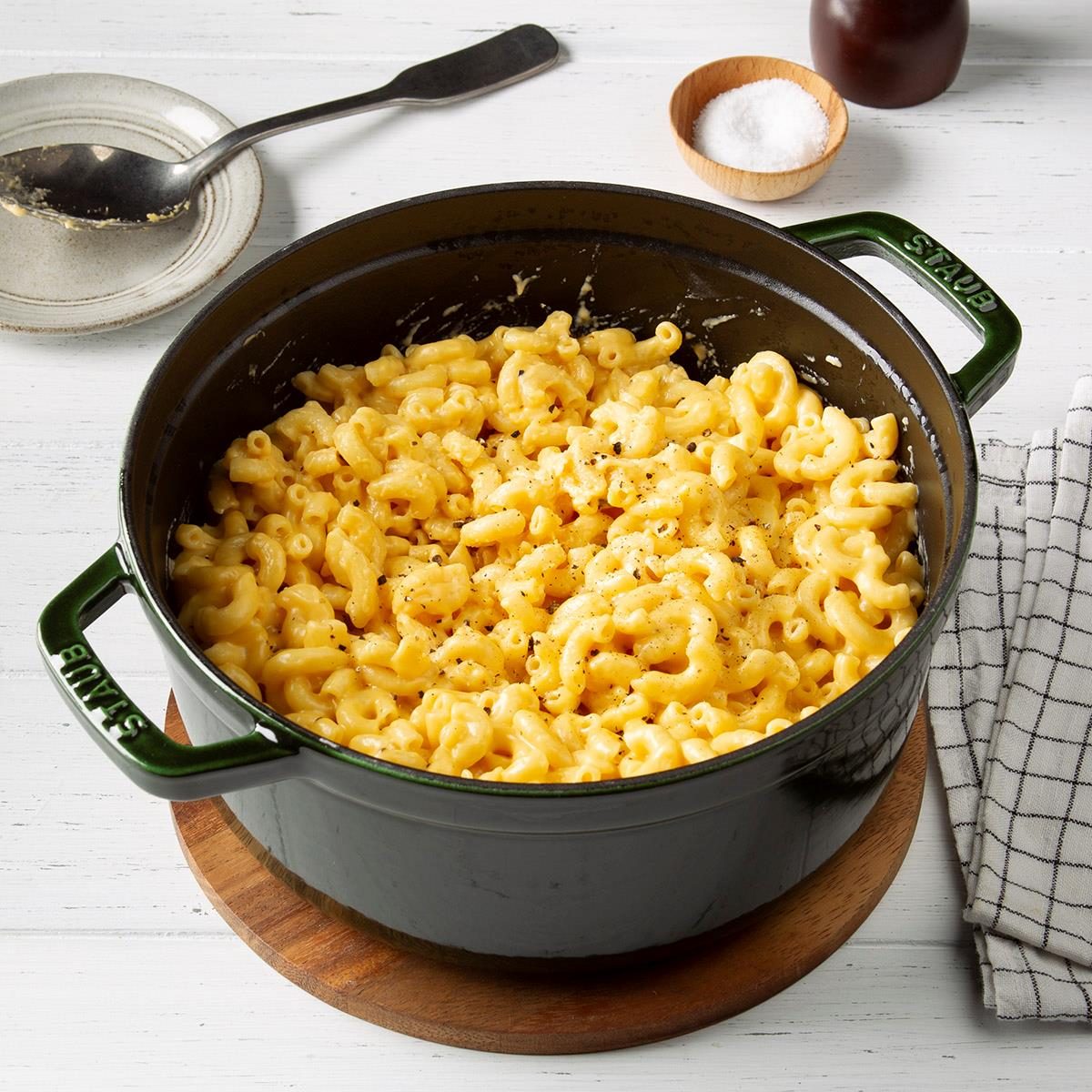 https://www.tasteofhome.com/wp-content/uploads/0001/01/One-Pot-Mac-and-Cheese_EXPS_FT19_197484_F_1213_1.jpg?fit=700%2C1024