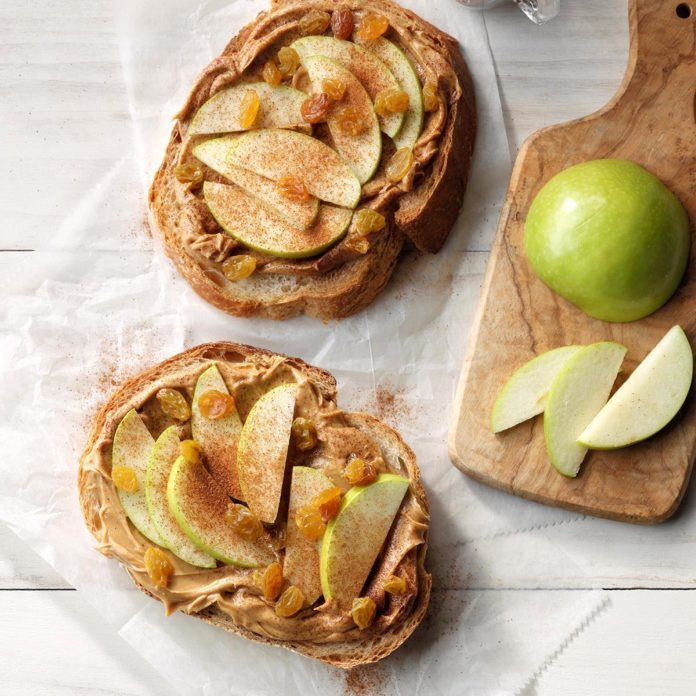 Thursday Lunch: Peanut Butter, Apple and Raisin Sandwich 