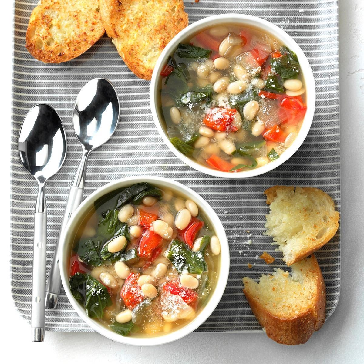 Slow Cooker Spinach Bean Soup Exps Tohca19 83884 C03 21 2b Taste Of Home