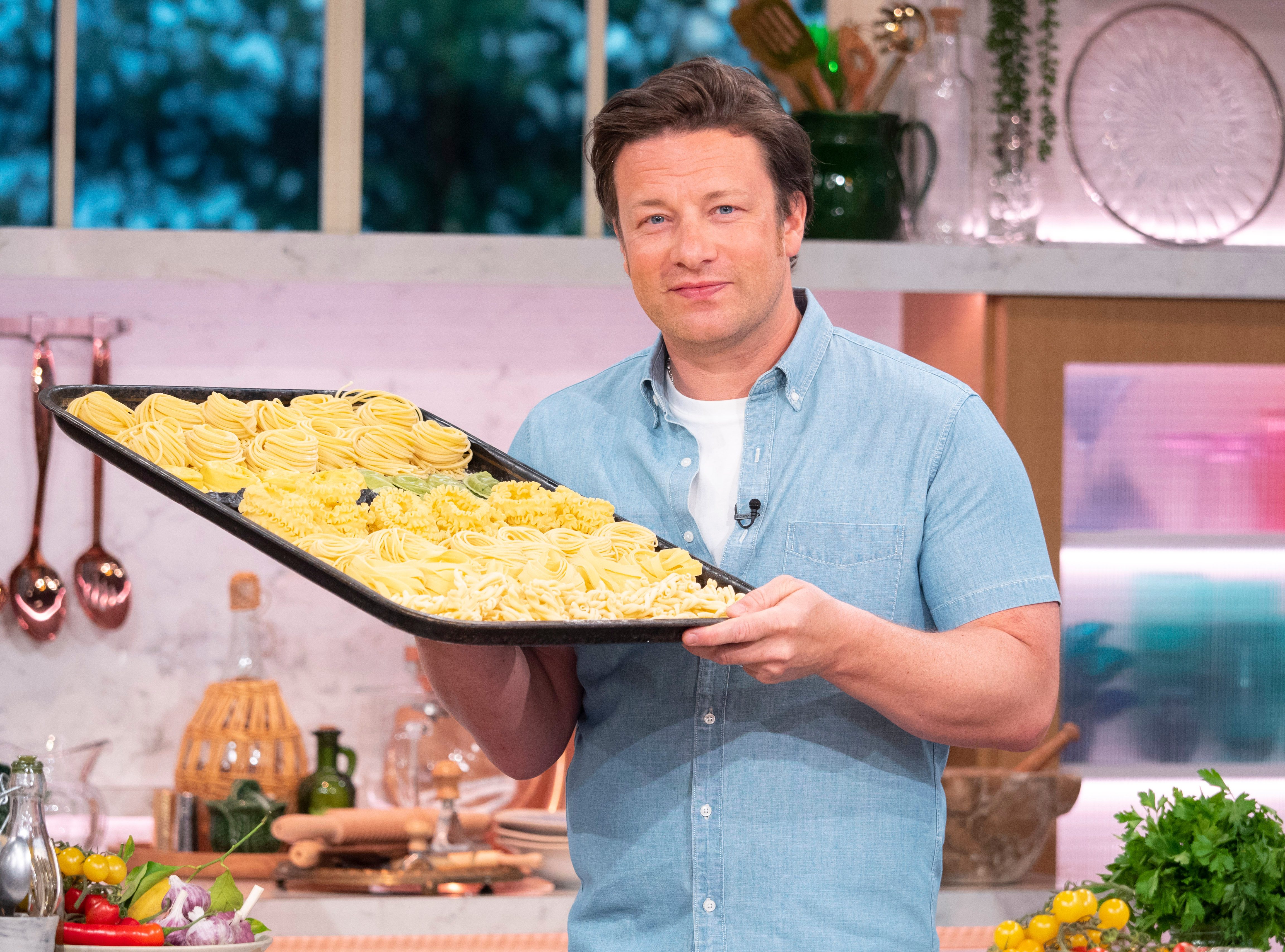 This Is How Jamie Oliver Cooks At Home