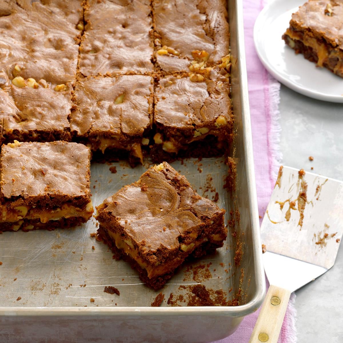 Tasty - 😋 A Baker's Edge brownie pan because everyone