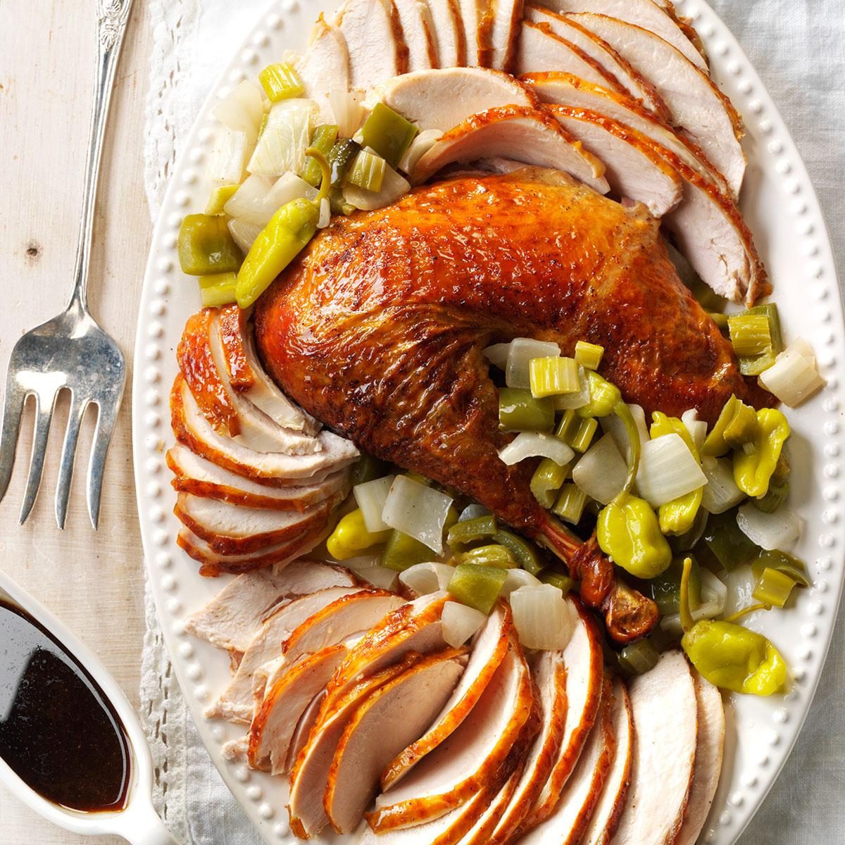 40 Thanksgiving Dinner Recipes To Feed A Crowd Taste Of Home