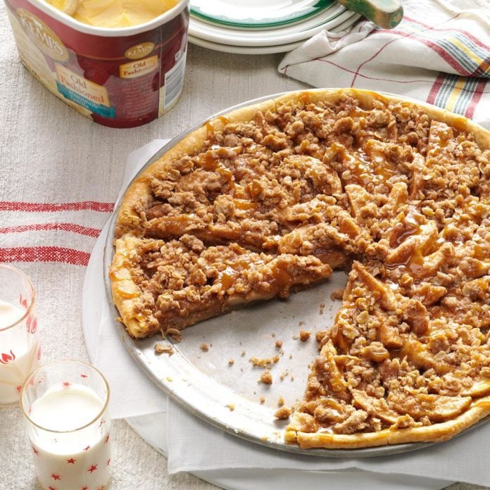 Apple Crisp Pizza