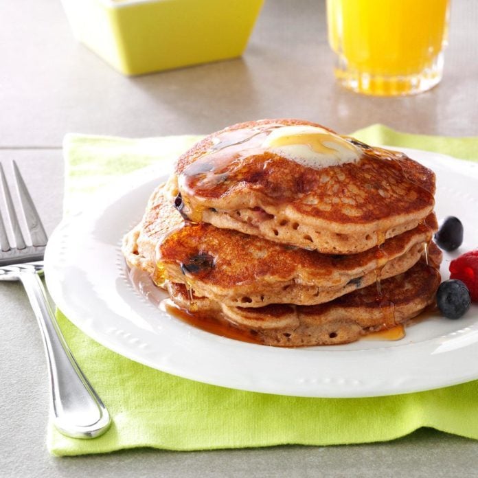 West Virginia: Berry Granola Pancakes