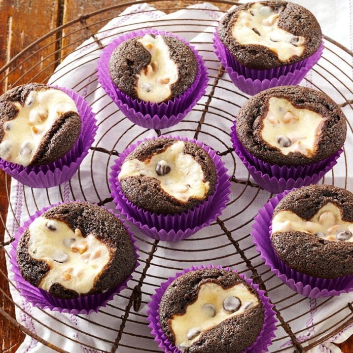 Cream Cheese Chocolate Cupcakes Recipe Taste Of Home