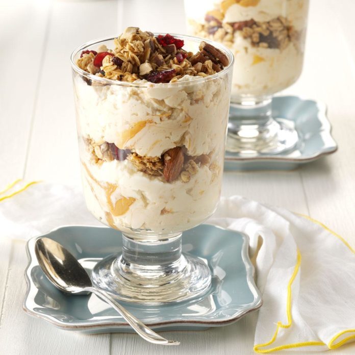 Almond-Vanilla Yogurt Parfaits