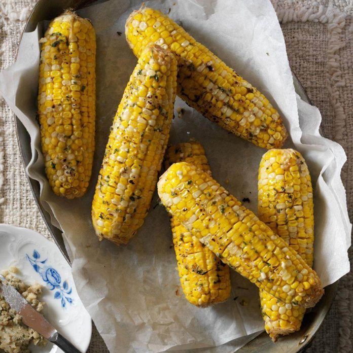 A pan with buttery horseradish corn on the cob