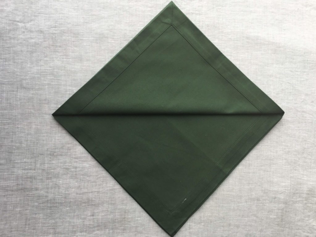 This Christmas Tree Napkin Fold Will Make Your Table Extra