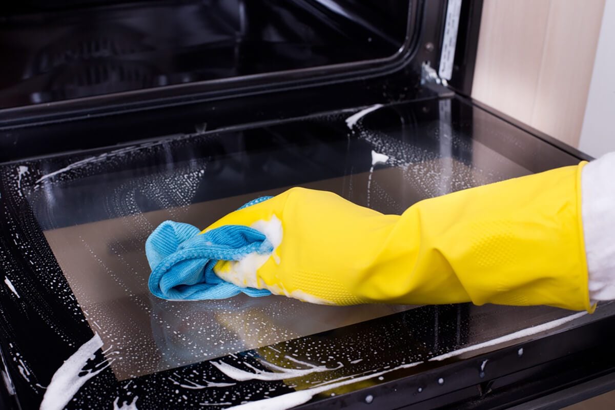 How to Clean Oven Glass: We Tried Two Homemade Cleaning Methods