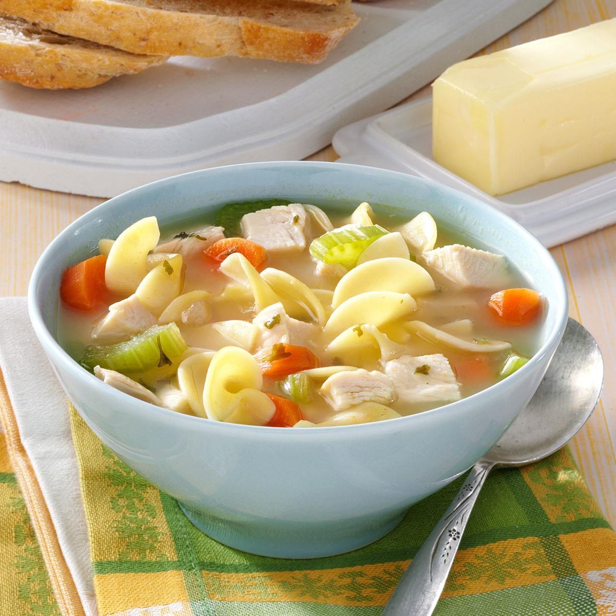 Soupe au poulet et nouilles 30 minutes Exps47480 Hs2776880a05 30 4bc Rms 2