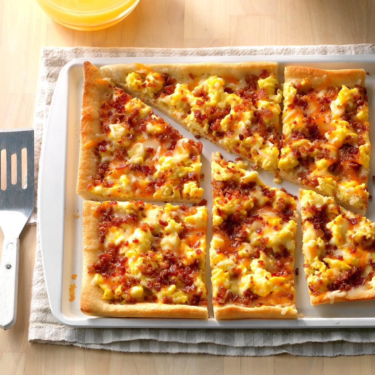 Bacon Breakfast Pizza Exps Sdon17 39715 D06 30 1b 12