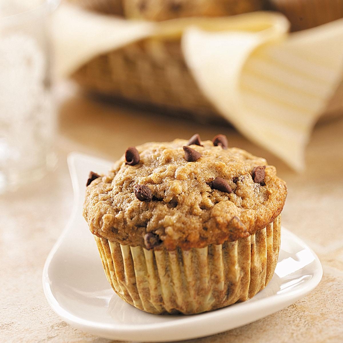 https://www.tasteofhome.com/wp-content/uploads/2018/01/Banana-Muffins-with-Miniature-Chocolate-Chips_exps35121_CFT1437884D17A_RMS-4.jpg