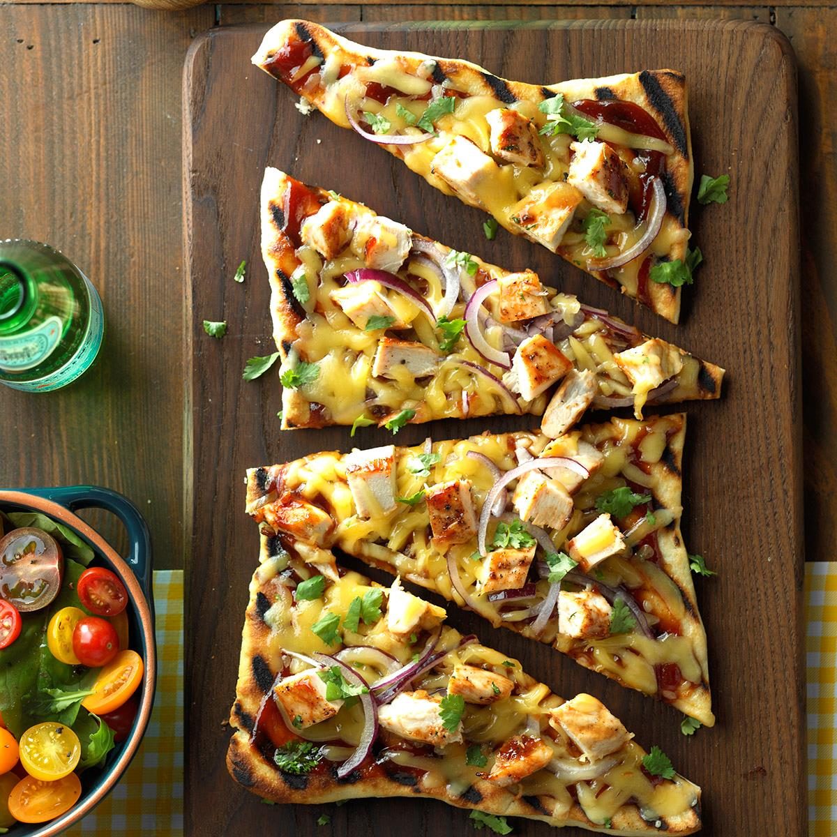 Barbecued Chicken Pizzas Exps Sdjj17 44709 C02 17 2b 9