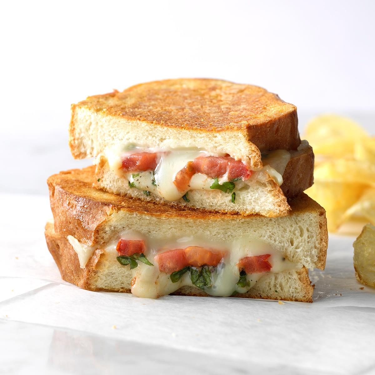 Basil Tomato Grilled Cheese Exps Sdas18 36113 C03 28  12b 9