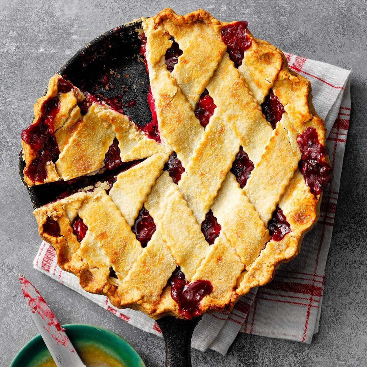 Berry Apple Rhubarb Pie Exps Tohpp19 45774 E03 19 9b 10