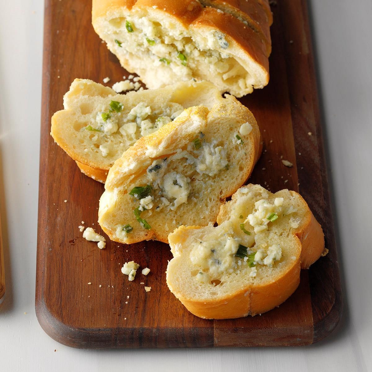 Blue Cheese Garlic Bread Exps Chmz19 20019 B10 31 6b 7