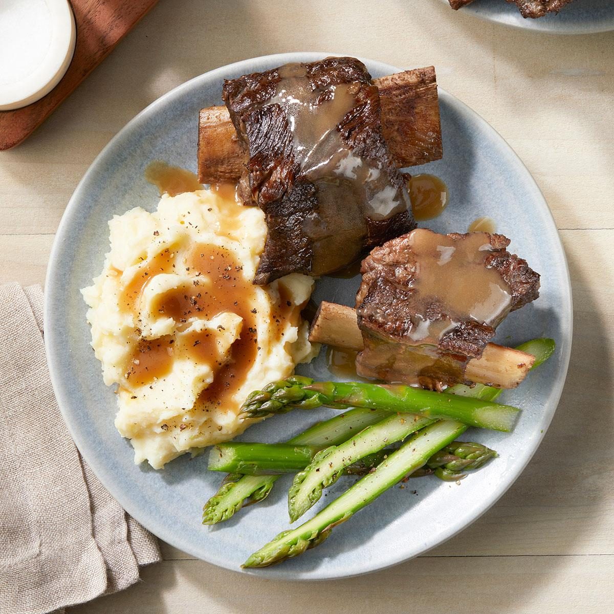 Braised Short Ribs With Gravy Exps Tohcom24 42234 Md P2 06 12 6b