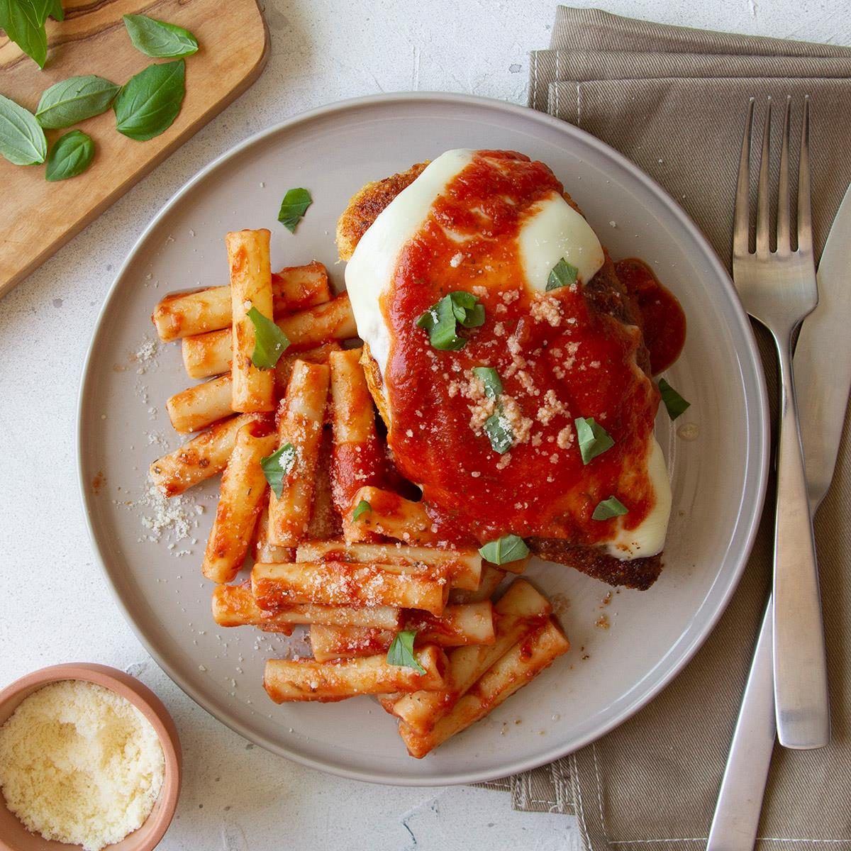 Cheesy Chicken Parmigiana Exps Ft20 33258 F 0520 1 Home 17