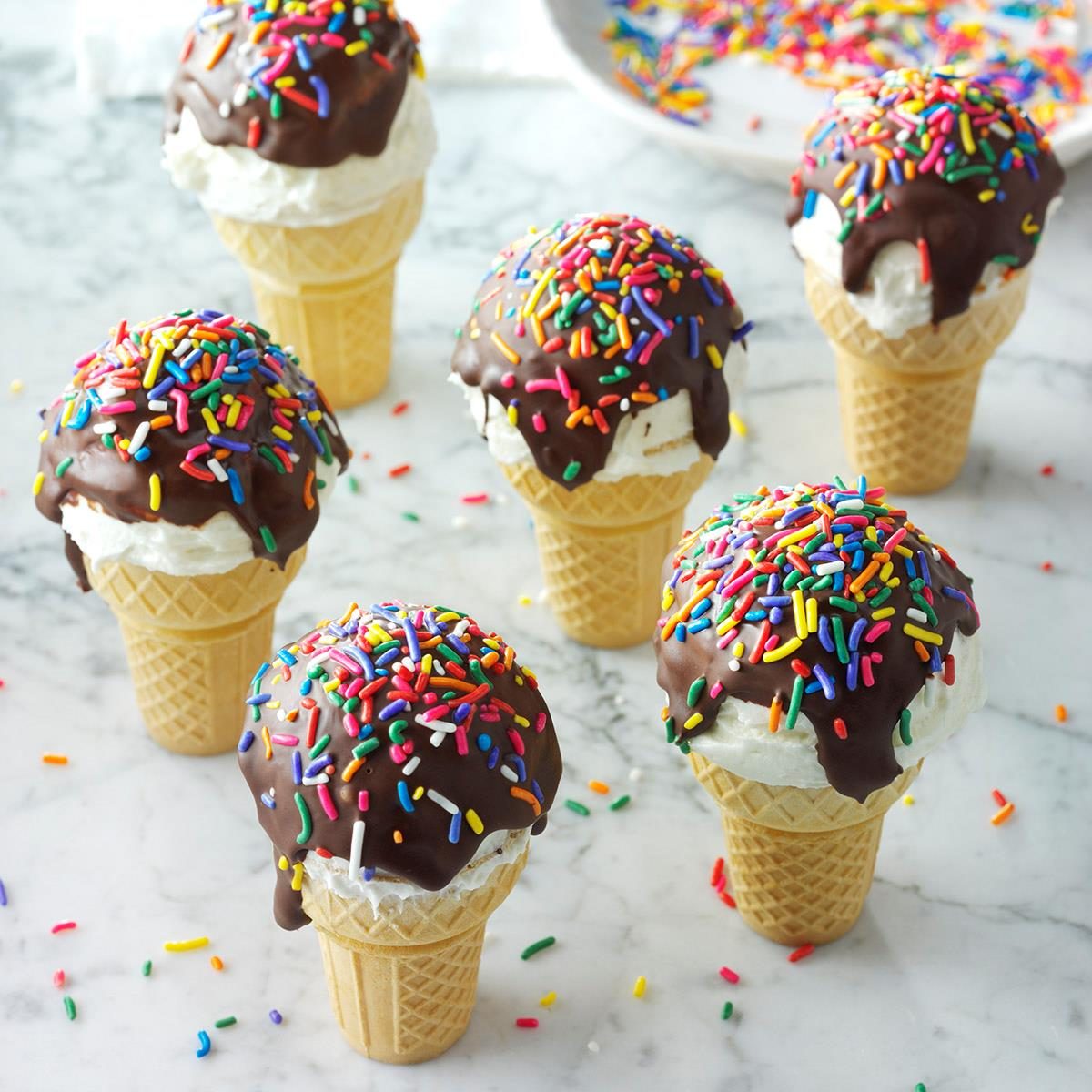 https://www.tasteofhome.com/wp-content/uploads/2018/01/Chocolate-Dipped-Ice-Cream-Cone-Cupcakes_EXPS_HC17_185649_D10_18_7b-1.jpg