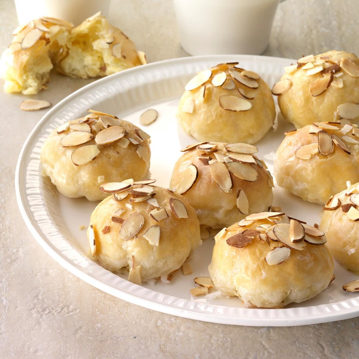 Creamy Lemon Almond Pastries Exps Thfm18 206439 C09 20 7b 12