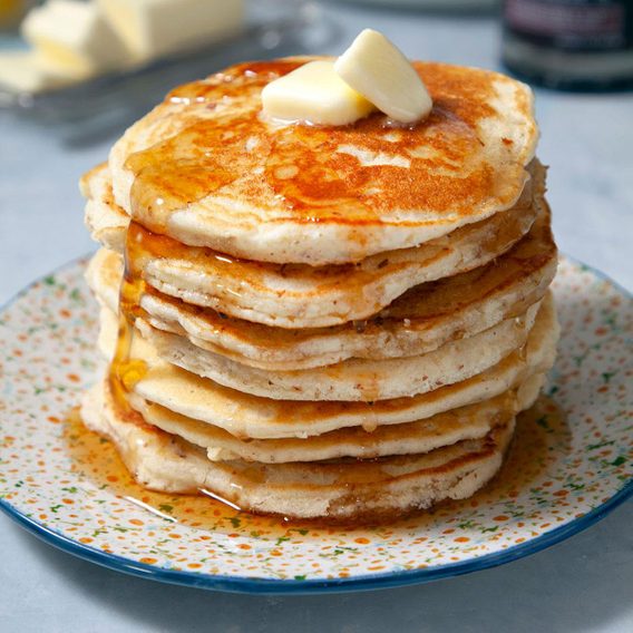 Here's How to Flip a Pancake The Correct Way Without Splattering ...