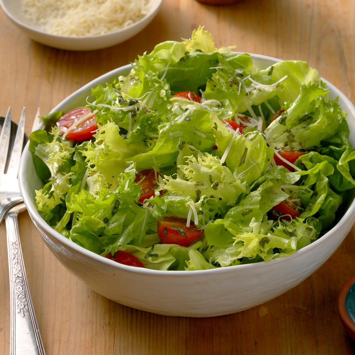 Simple Green Salad with Vinaigrette dressing - Nicky's Kitchen Sanctuary