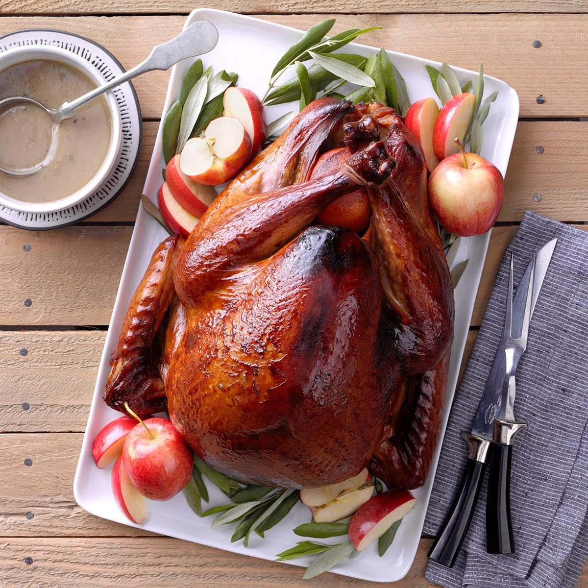 Grilled Apple Brined Turkey Exps Tohon19 40809 B06 18 5b 10