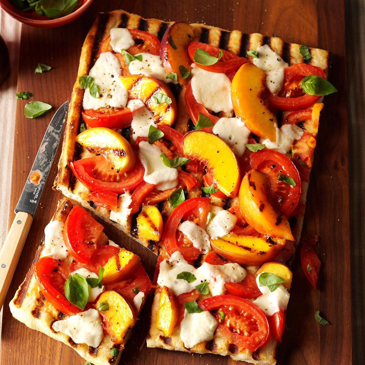 Grilled Tomato Peach Pizza Exps Hc17 142137 D07 29 4b 6