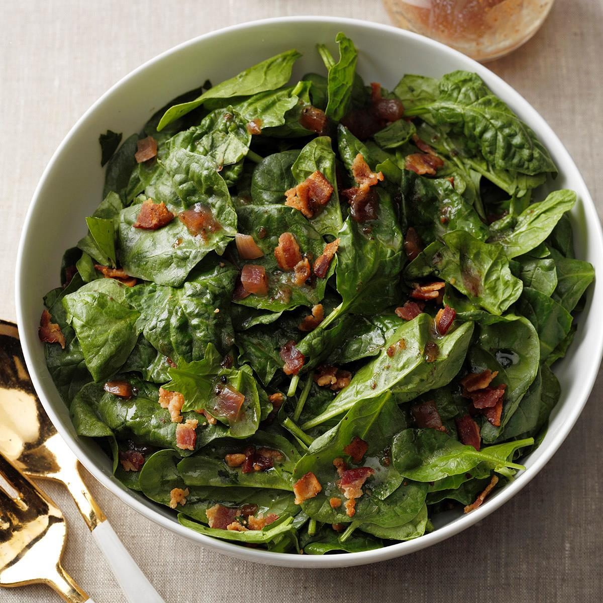 Hearty Spinach Salad With Hot Bacon Dressing Exps Tham19 34327 B11 13 5b 3