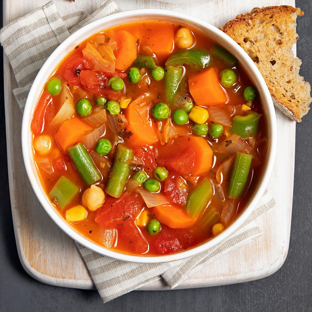 Hearty Vegetable Soup Exps Ft24 15651 St 0516 1