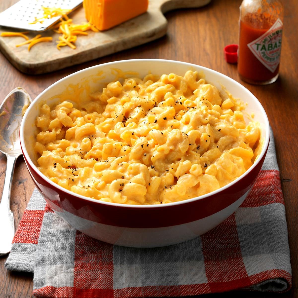 Makeover Slow Cooked Mac N Cheese Exps Hscbz16 33528 B08 02 4b 1