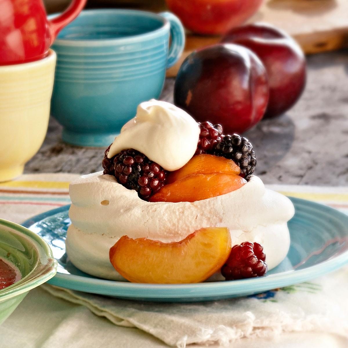 Peach Blackberry Pavlovas Exps50740 Hca2081250c08 23 5bc Rms 2