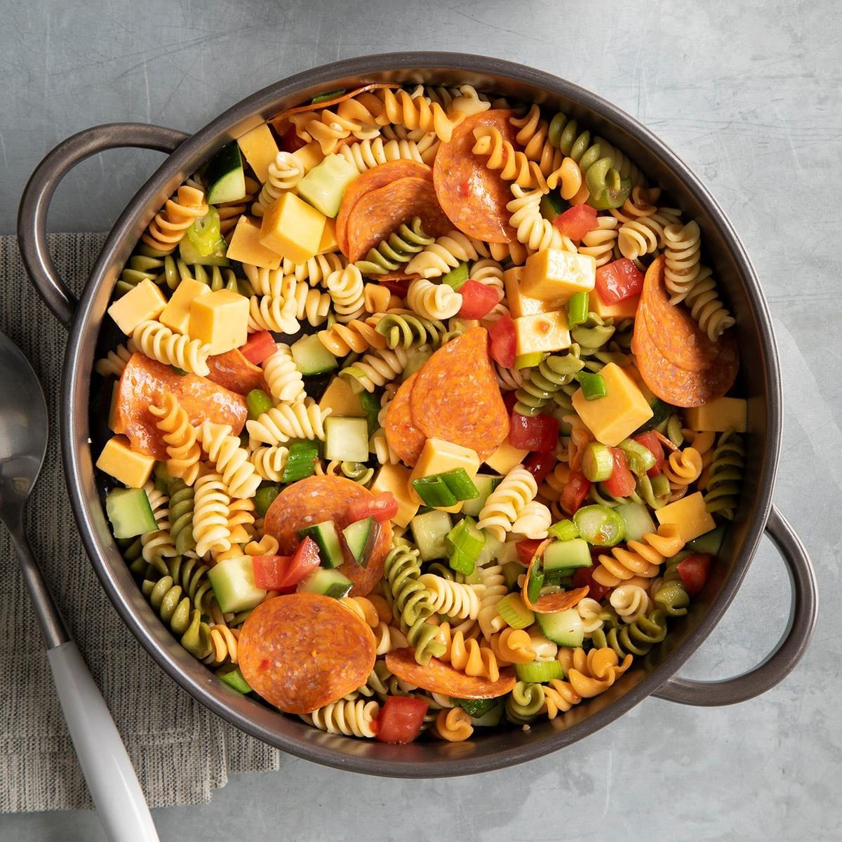 Pepperoni Pasta Salad Exps Ft22 24069 F 0414 1