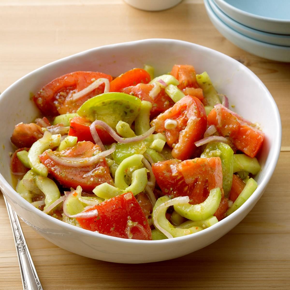 Pesto Tomato Cucumber Salad Exps Thjj17 186710 B02 07 6b 3