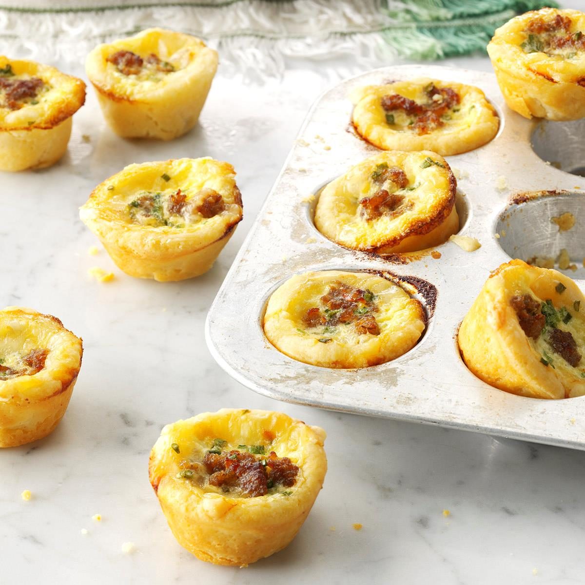 Petite Sausage Quiches Exps Bmz17 19521 D10 27 1b 2