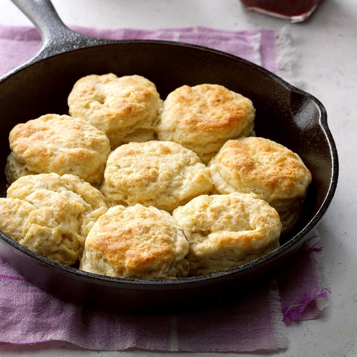 Lodge Biscuit Pan Review - Great for Outdoor Cooking 