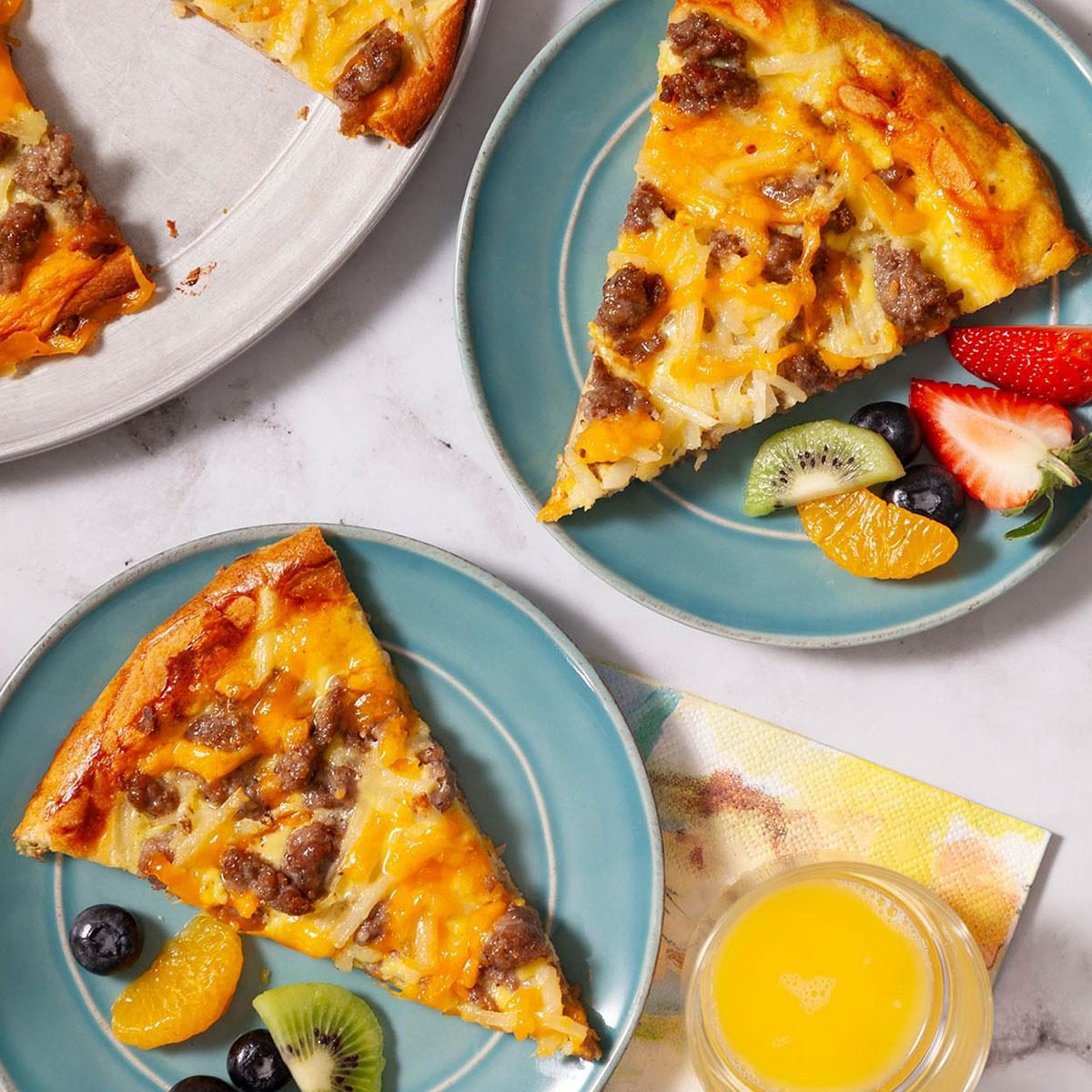 https://www.tasteofhome.com/wp-content/uploads/2018/01/Sausage-and-Hashbrown-Breakfast-Pizza_EXPS_FT23_8551_EC_120123_3.jpg?fit=700%2C1024