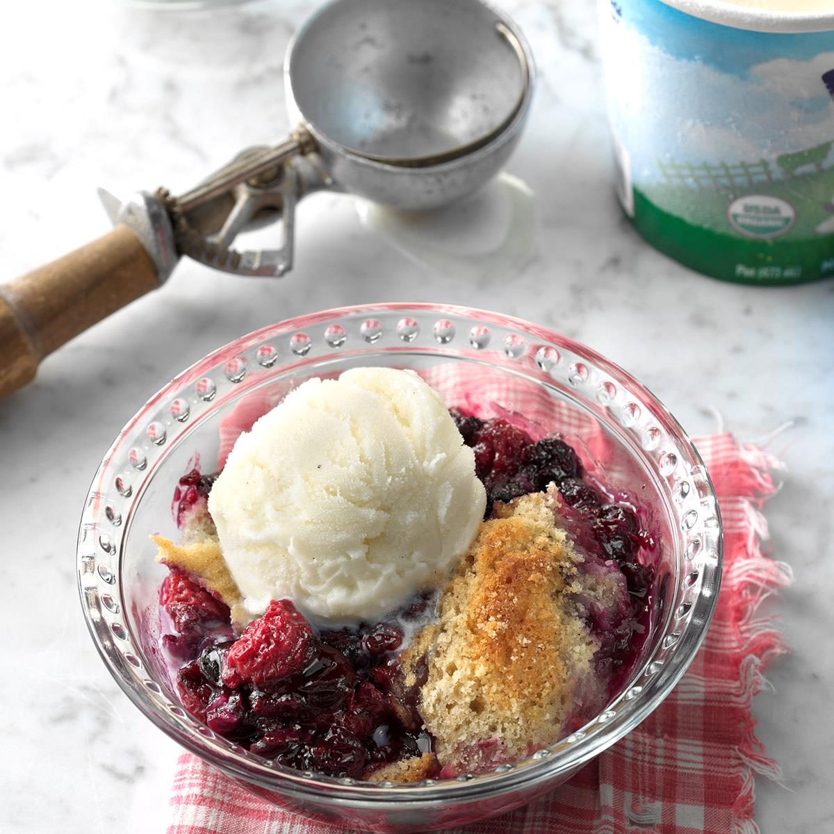 Slow Cooker Berry Cobbler Exps Hrbz16 18544 D09 07 3b 5