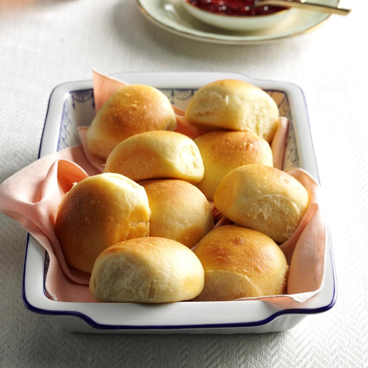 Soft Buttermilk Dinner Rolls Exps Thn16 174969 06b 23 8b 8