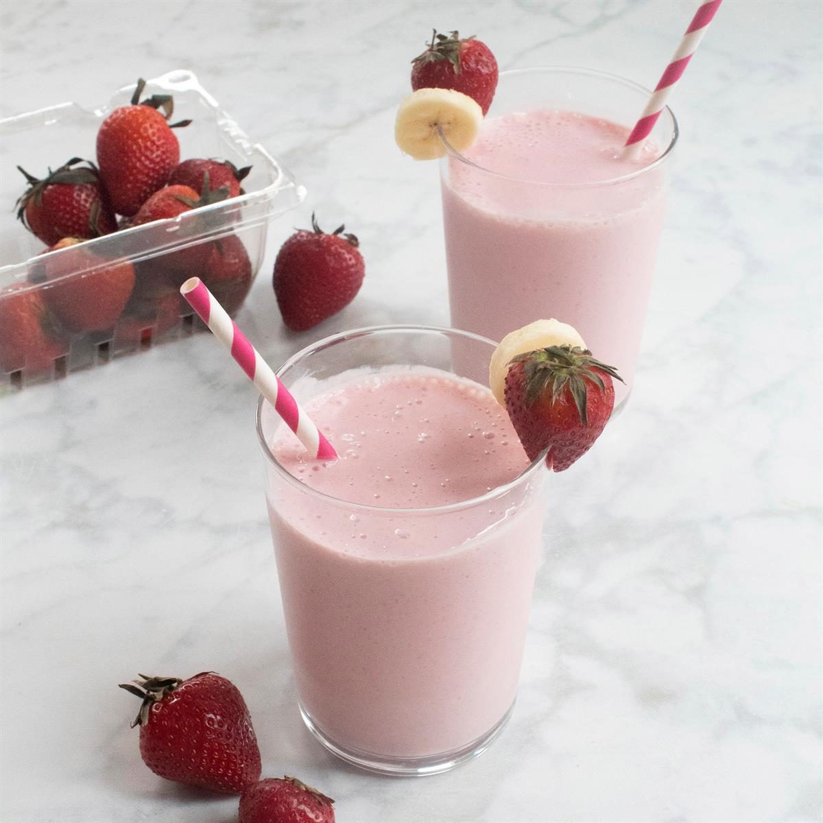 Strawberry Banana Yogurt Smoothies Recipe How To Make It 