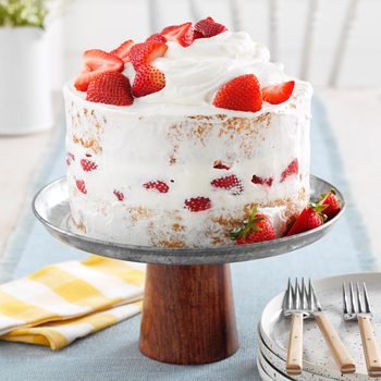 Strawberry Cream Cake Roll Recipe: How to Make It