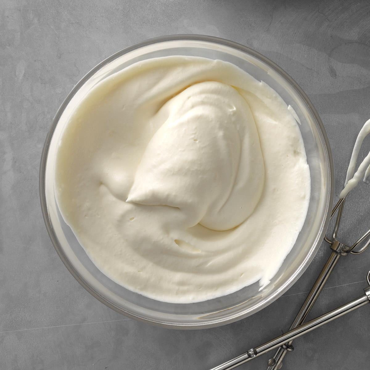 How to Make Sweetened Whipped Cream (4-ingredient recipe)
