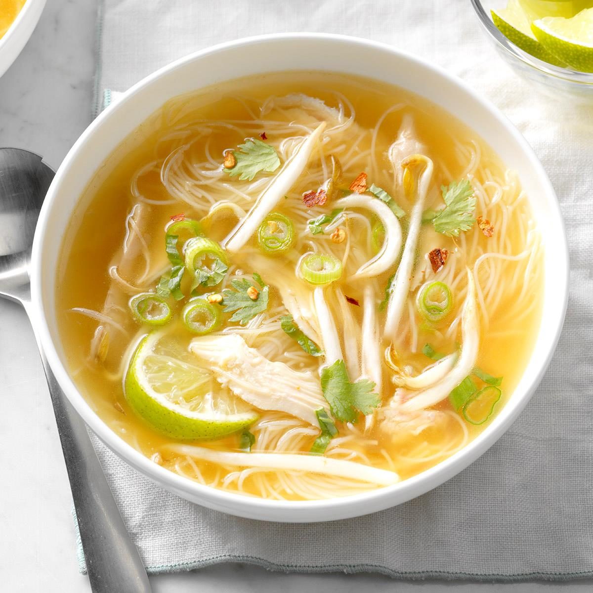 Thai Chicken Noodle Soup Exps Edsc17 196599 B03 16 4b 16