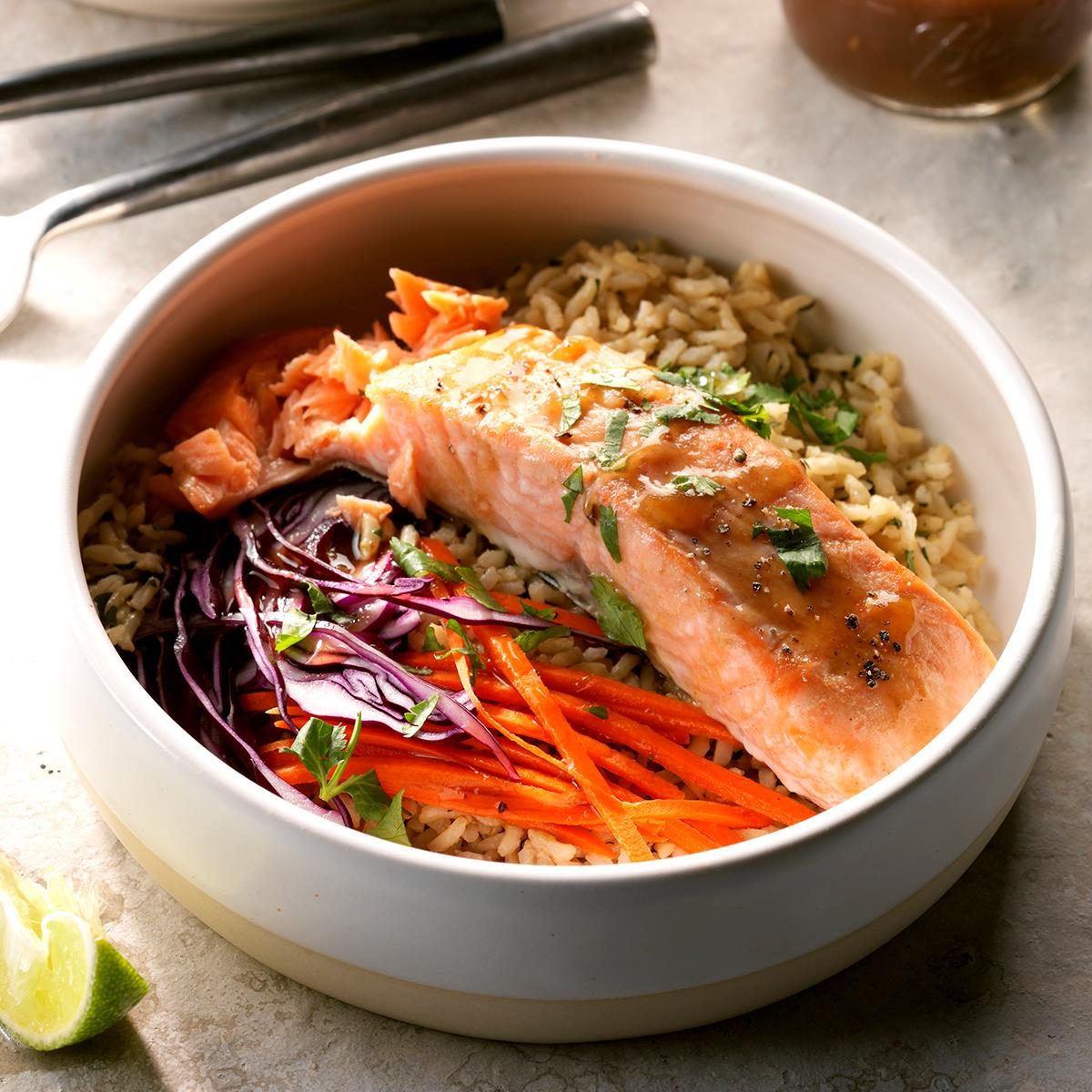 Thai Salmon Brown Rice Bowls_EXPS_SDFM18_170759_D10_06_1b 1