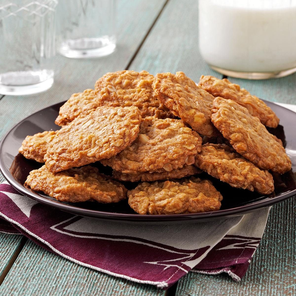 https://www.tasteofhome.com/wp-content/uploads/2018/01/Toasted-Oatmeal-Cookies_exps4552_CRC2375008D08_17_2b_RMS.jpg