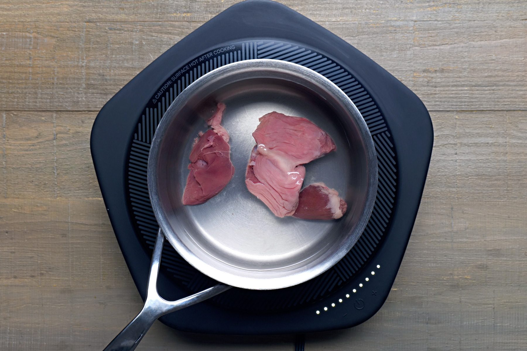 Cooking giblets in water in a saucepan