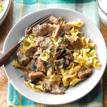 Beef Burgundy Over Noodles Recipe: How to Make It
