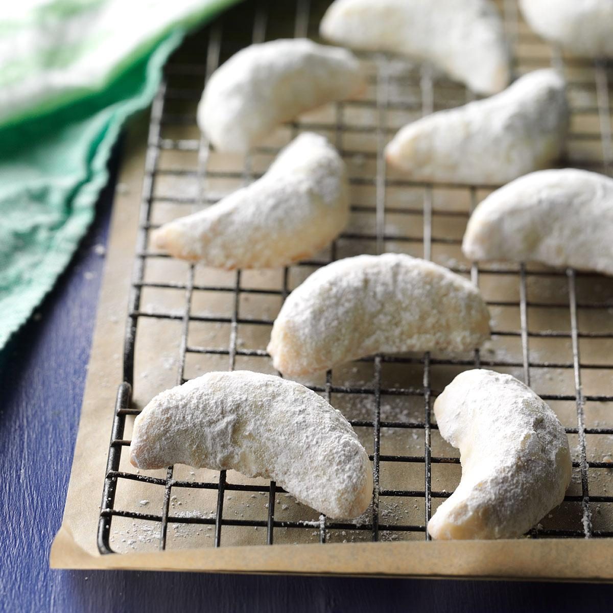 Kourabiedes (Greek Butter Cookies)